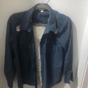 Super Cute!! Blue button down w/ white lace detail